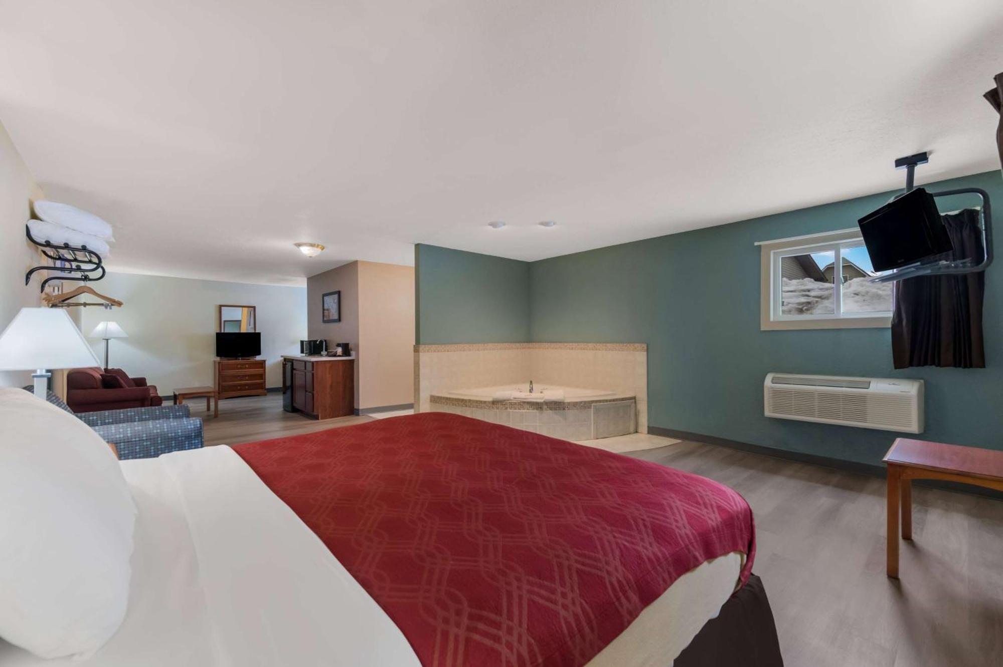 Baymont By Wyndham Iron Mountain Hotel Buitenkant foto