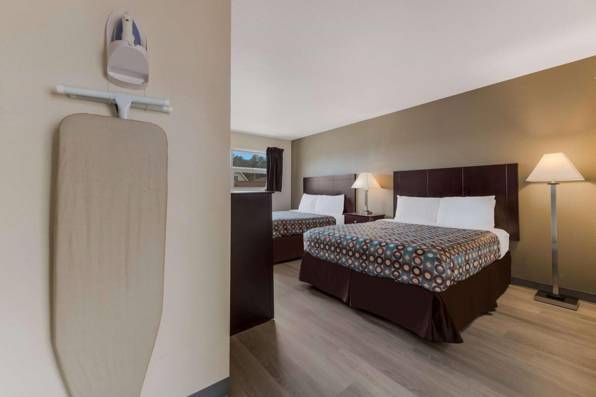 Baymont By Wyndham Iron Mountain Hotel Buitenkant foto